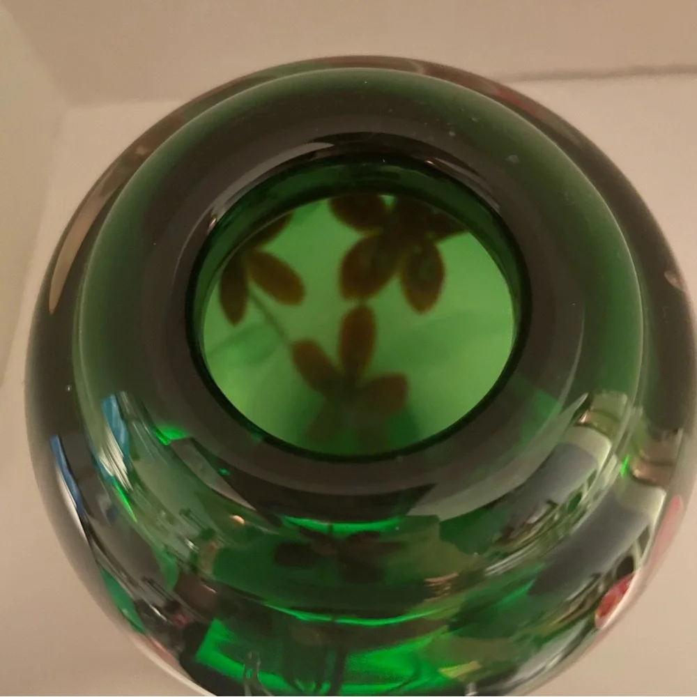 Vintage MCM Murano Emerald Green Glass Vase with Pink Flowers, Sommerso - Picture 4 of 9